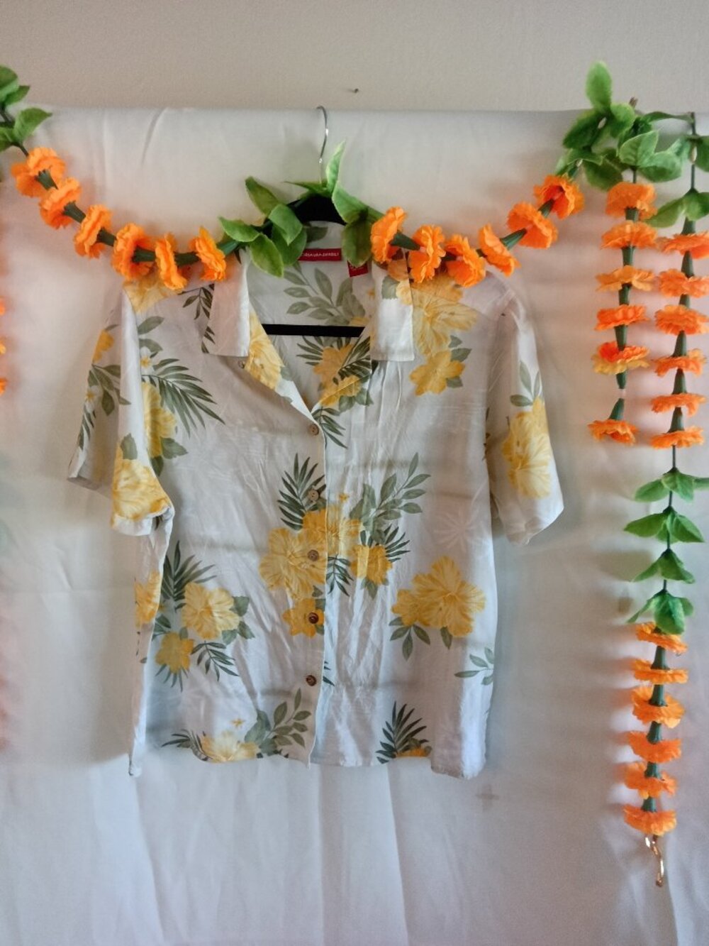 Vintage Gloria Vanderbilt Soft Floral Rayon Shirt - Large